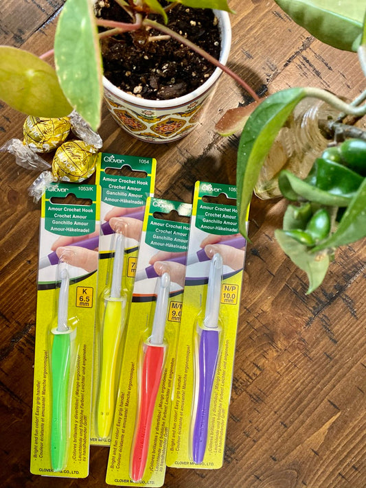 Clover - 5.5" Amour Crochet Hook